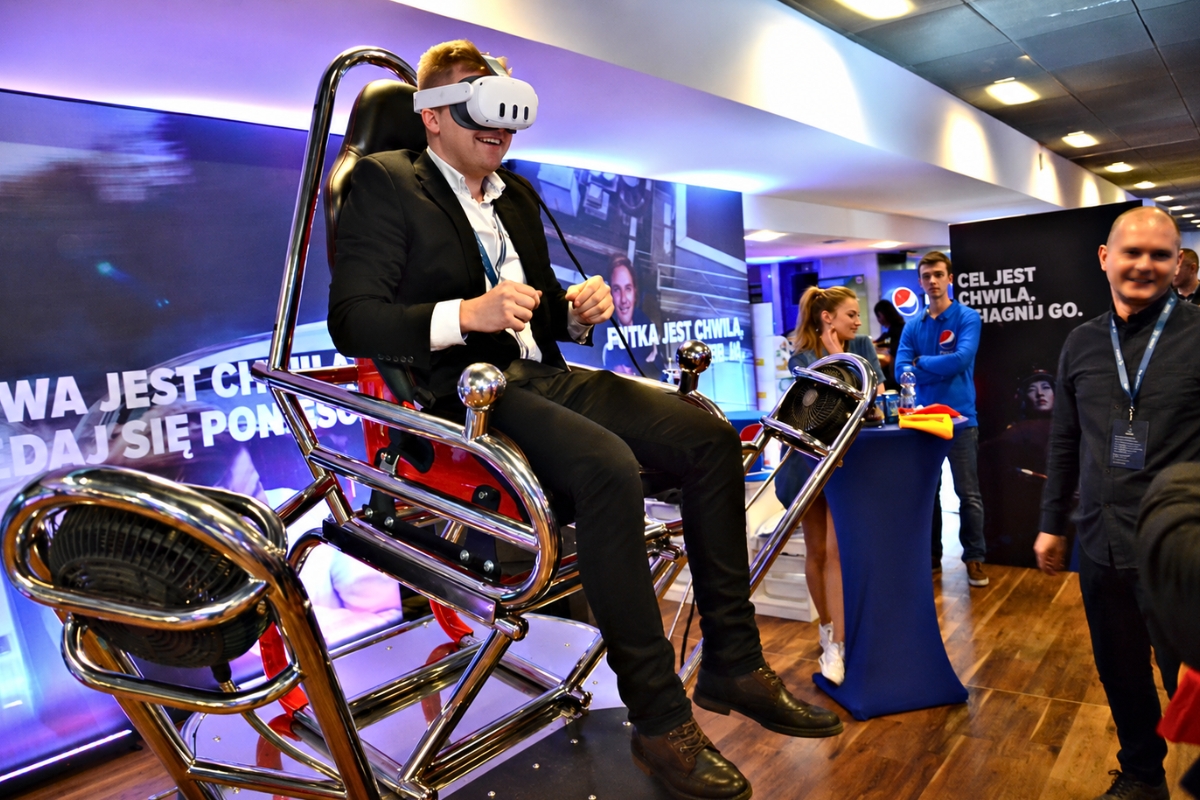 Platforma 9D - wynajem na eventy. roller coaster jako atrakcje eventowe na wynajem