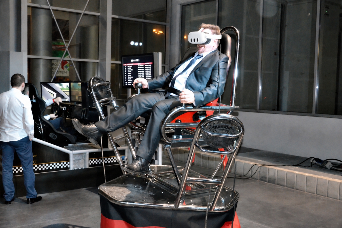 VR rollercoaster - wynajem dla firm. symulatory kolejki górskiej na imprezy i eventy