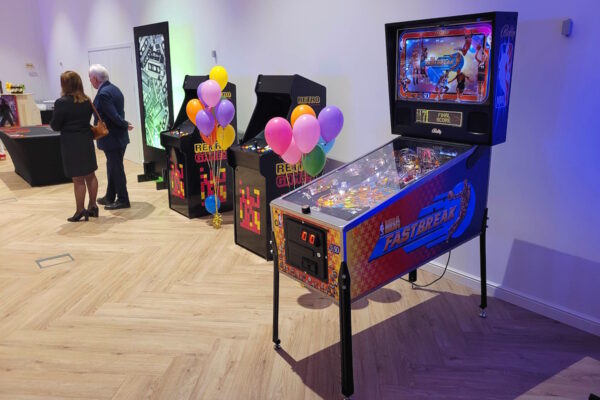 Retro atrakcje na imprezy firmowe w stylu lat 90-tych